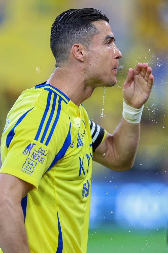 开云-C罗重返赛场，比赛规则变更首场状态出色，热火观众沸腾！-开云